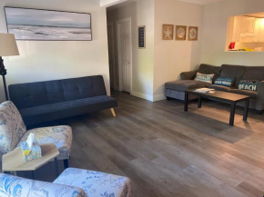 Sleeps 8! Just a 2 minute walk to Beach 1